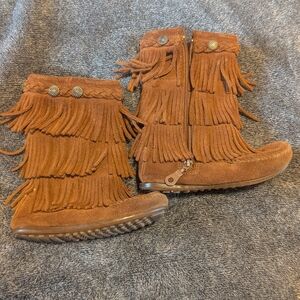 Minnetonka Kids Fringe Boots - Tan